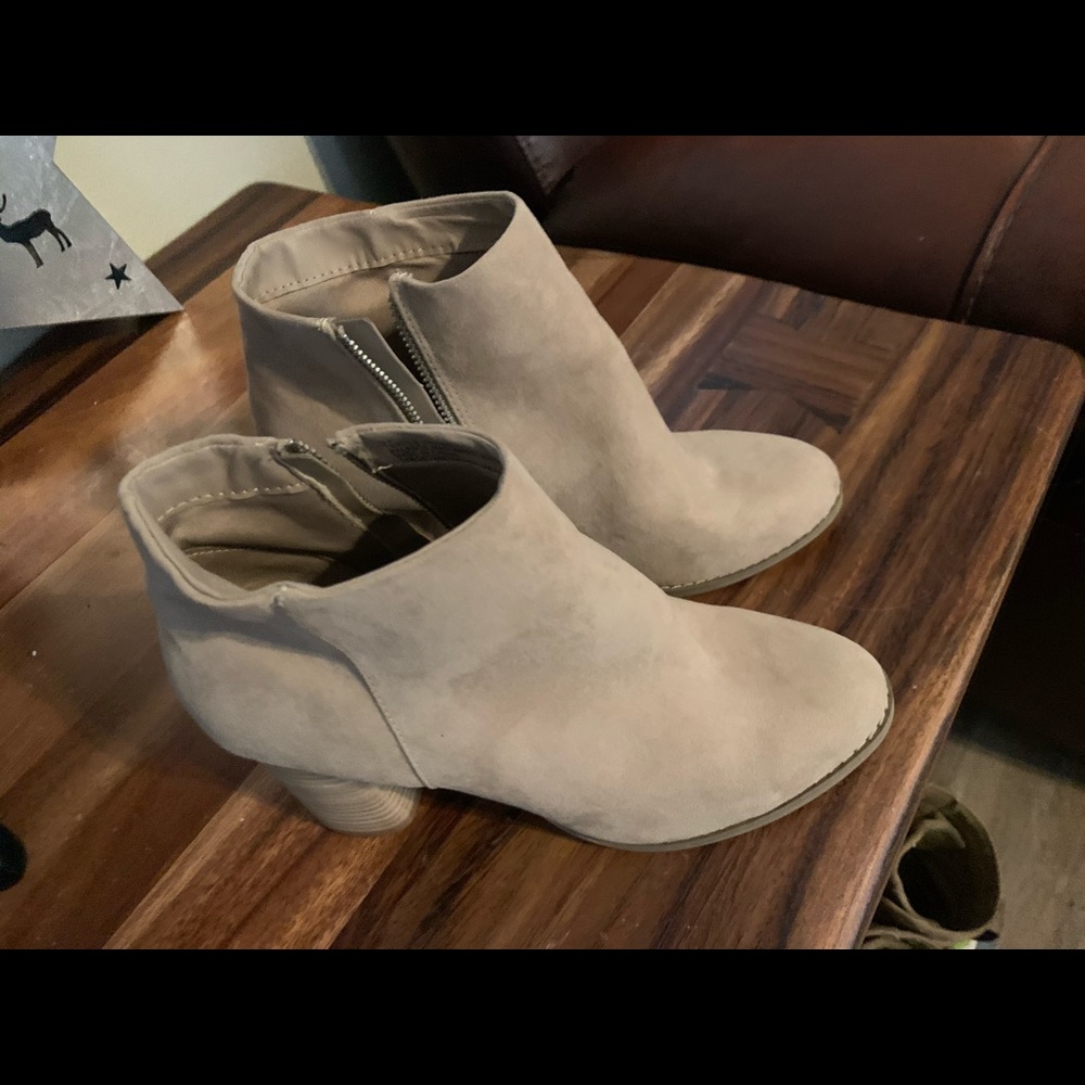 DV booties -NEW